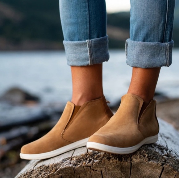 OluKai Shoes - Olujai HAWAI'ILOA MANU HOPE Snaeaker Chukka boot sz7 eu 37